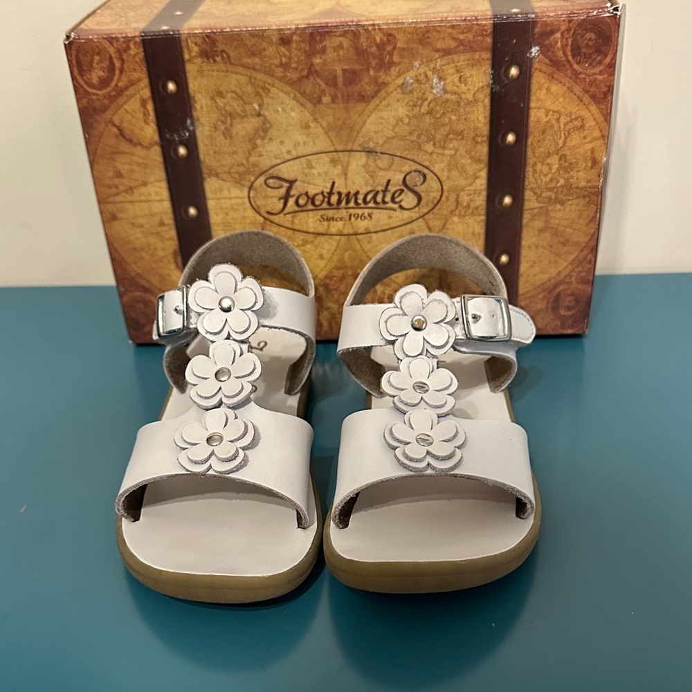FootMates White Sandals with Floral Design